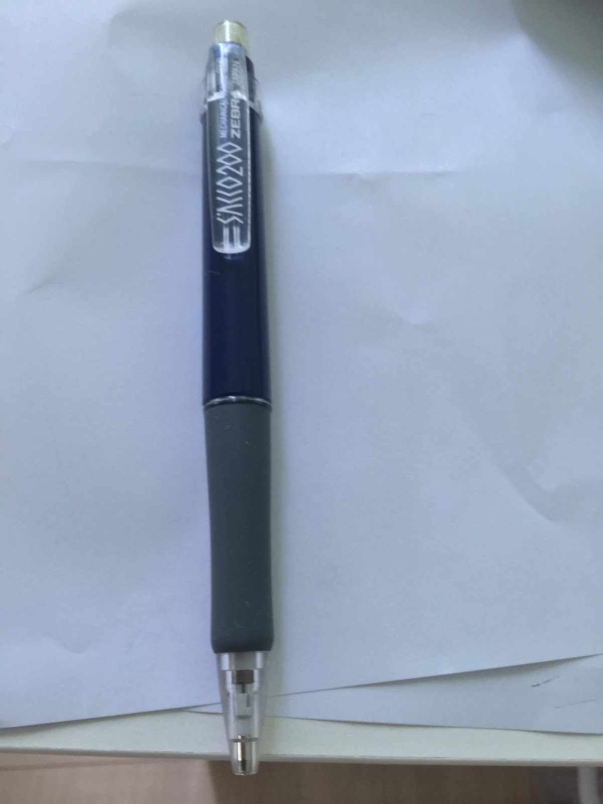 使い古したシャーペンですがまだまだ現役です 使い古したシャーペンですがまだまだ現役です